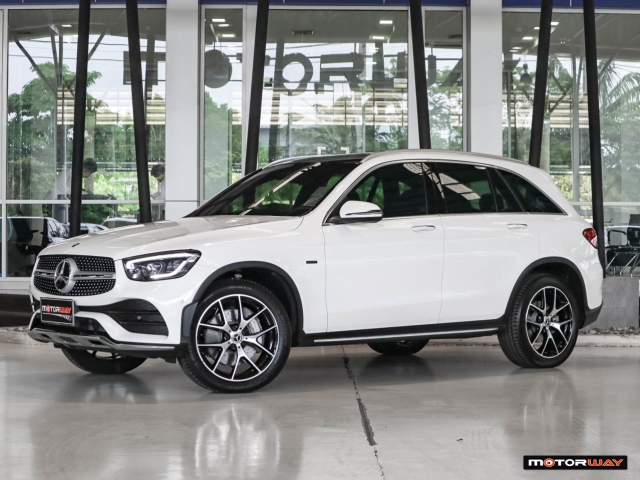 MERCEDES-BENZ GLC-CLASS W253 (ปี19-23) GLC300e AMG Dynamic AT4WD. ปี 2020 ราคา 1,999,000.- (#59905QG2902)