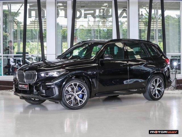 BMW X5 G05 (ปี18-22) xDrive45e M-Sport AT4WD. ปี 2021 ราคา 2,690,000.- (#59905QO0401)