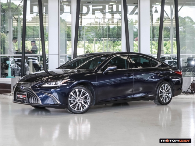 LEXUS ES 300h โฉมปี (18-ปัจจุบัน) Luxury AT ปี 2020 ราคา 1,790,000.- (#59905RM1101)