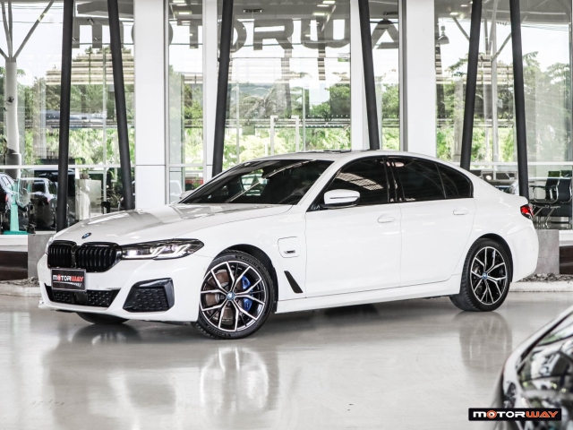 BMW SERIES 5 G30 (ปี21-24) 530e M-Sport LCI AT ปี 2022 ราคา 1,790,000.- (#59905SJ2402)